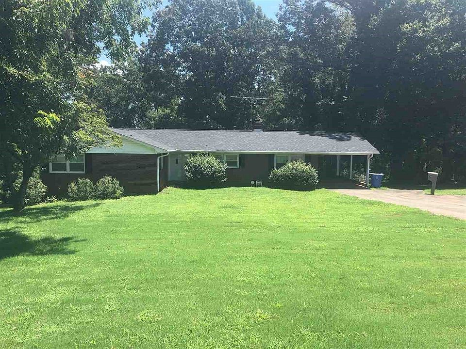 2nd image of 380 Forest Hills Cir