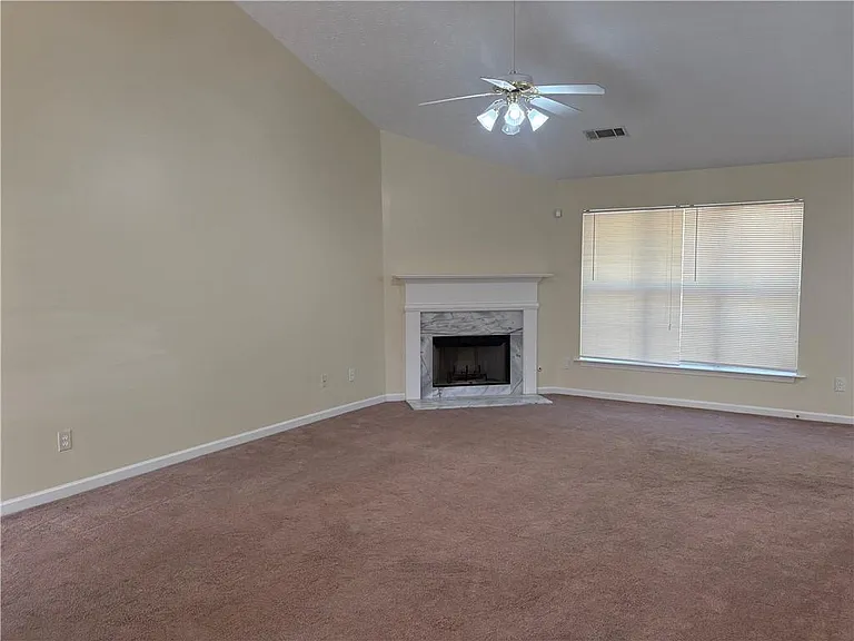 5975 Hillvale Trl — Photo 9