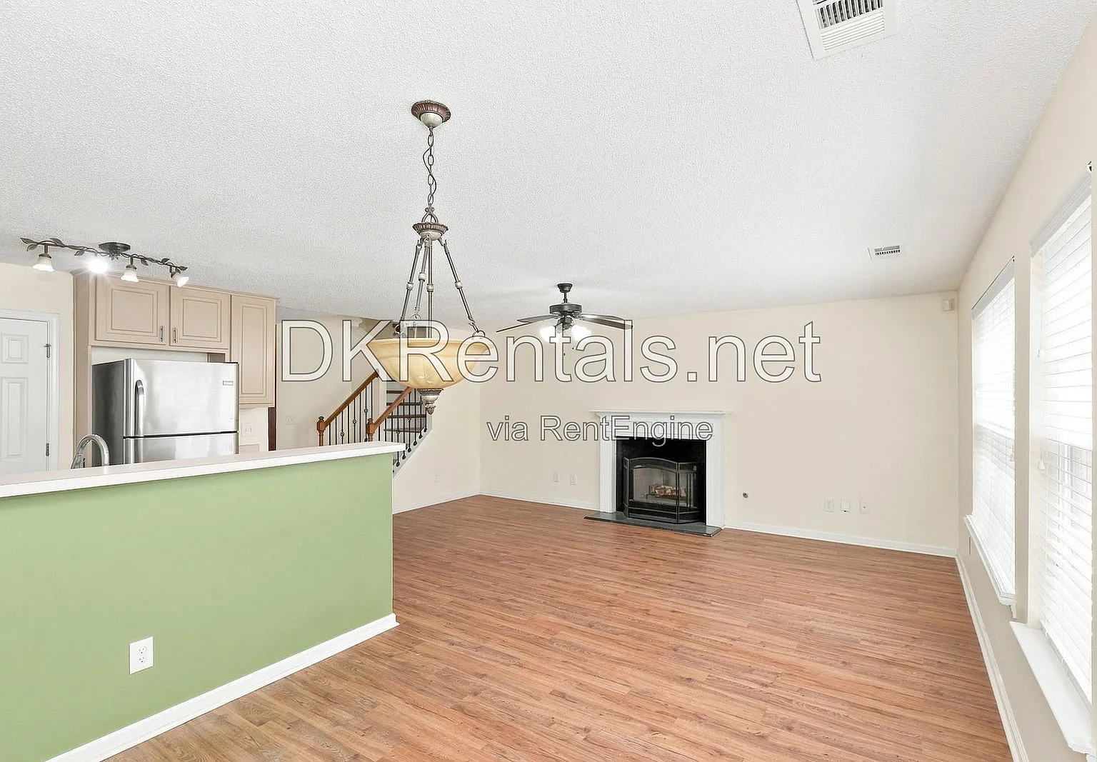 3 bed, 2.5 bath, 1606 sqft, $2,150 — Photo 3
