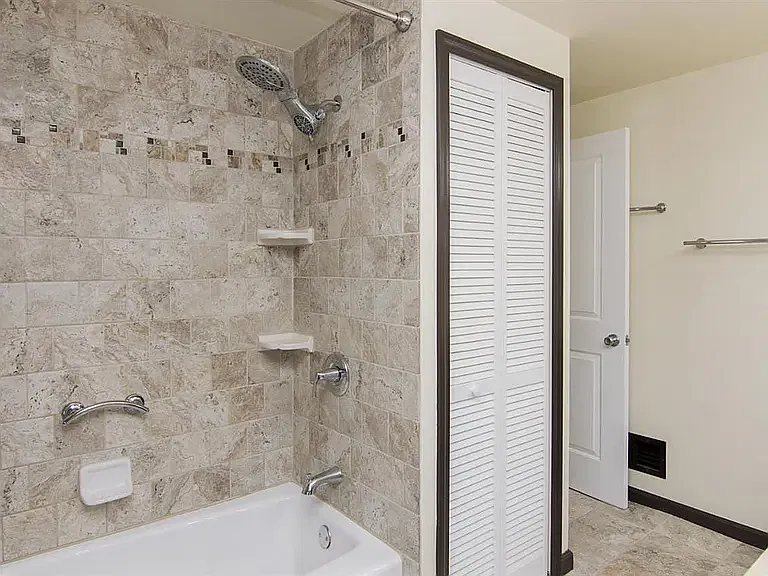 542 Terrace Ln — Photo 12