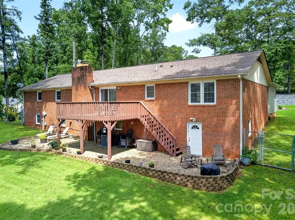 146 Cobblestone Dr, Marion, NC 28752