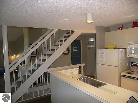 5th image of 54 Hawks Nest #54