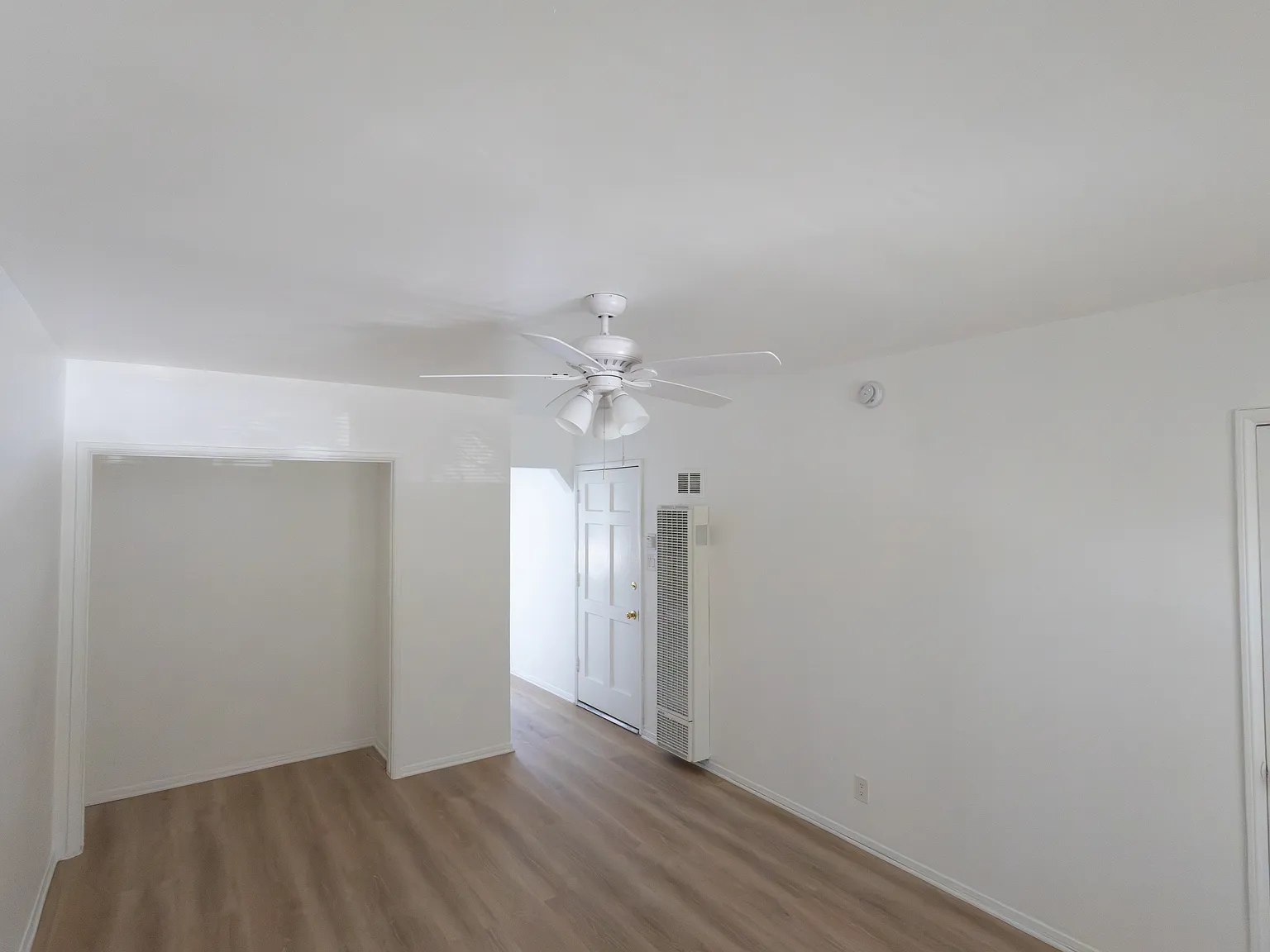 Studio, 400 sqft, $1,395 — Photo 2