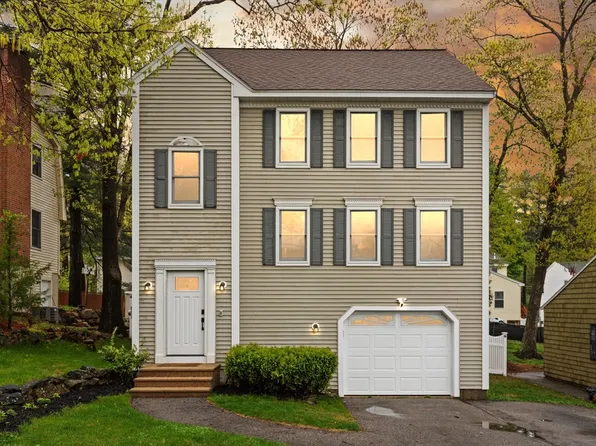 23 Hillcrest Rd, Dracut, MA 01826