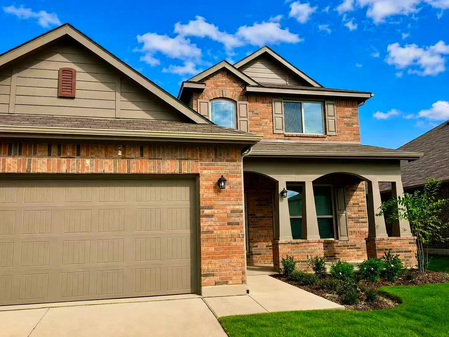 4 bed, 3.5 bath, 2704 sqft, $2,975 — Photo 2