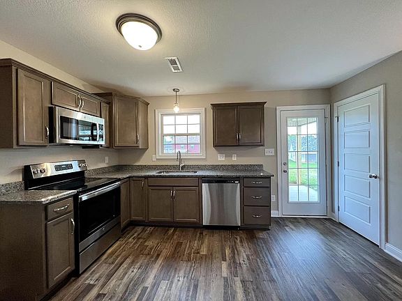 3rd image of 296 Cedar Ct