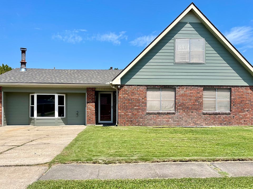 1st image of 3017 Karen Dr