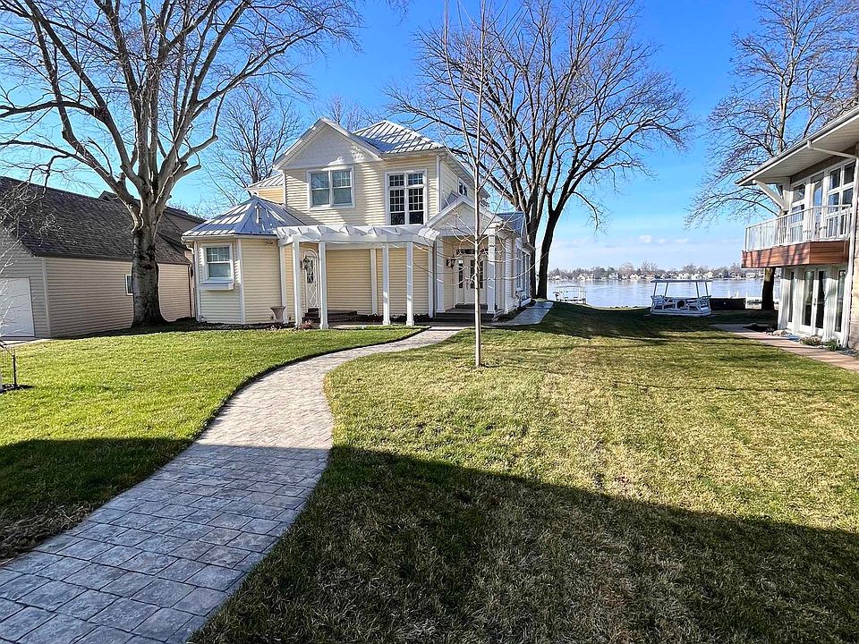 2nd image of 905 E Northshore Dr