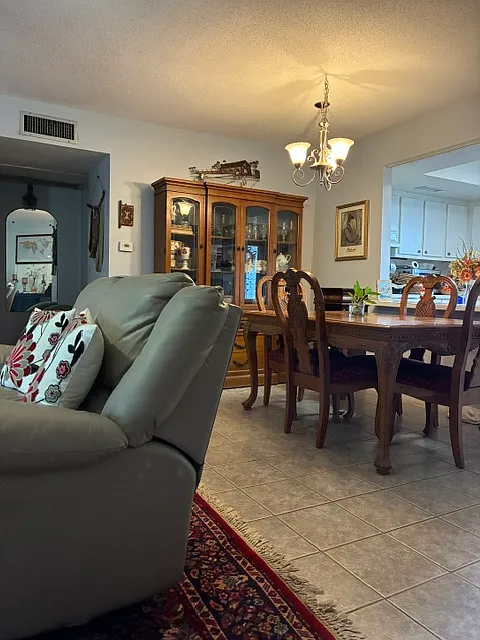 Dining room - 311 NE 17th Ave #204