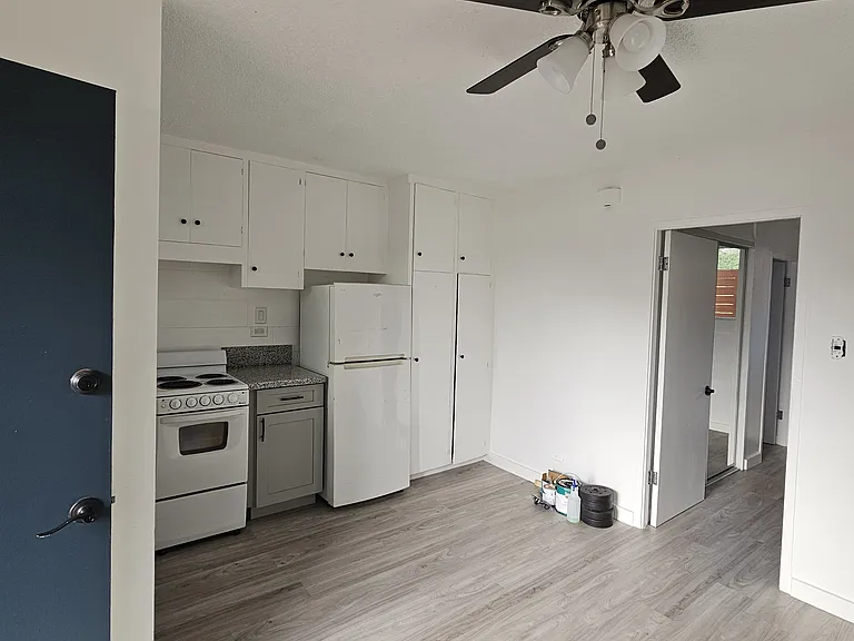 110 Lakeview Cir #104 — Photo 2