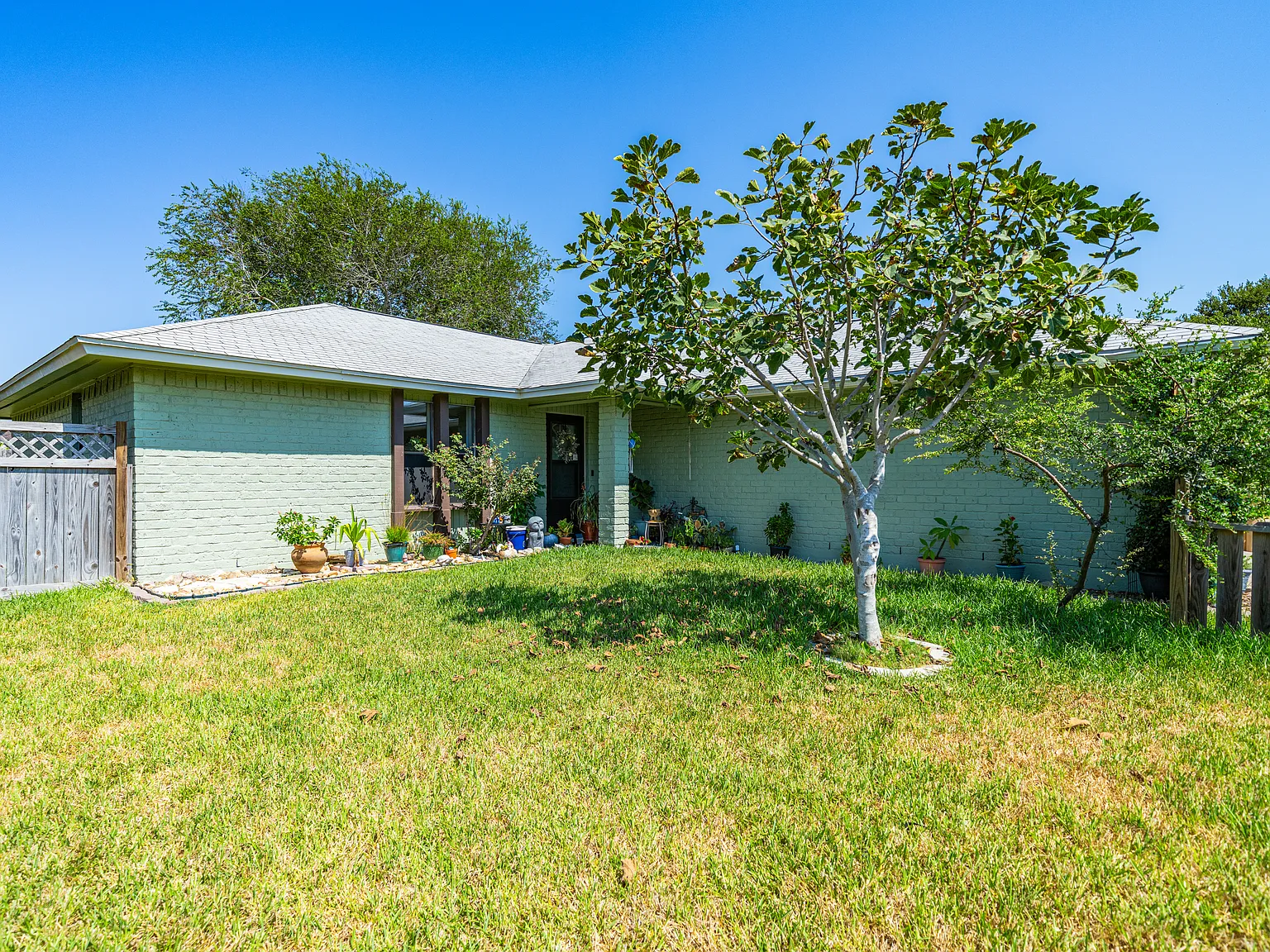 3 bed, 1198 sqft, $1,850 — Photo 3