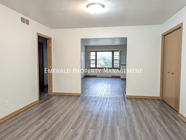562 N Mulford Rd #4 — Photo 6