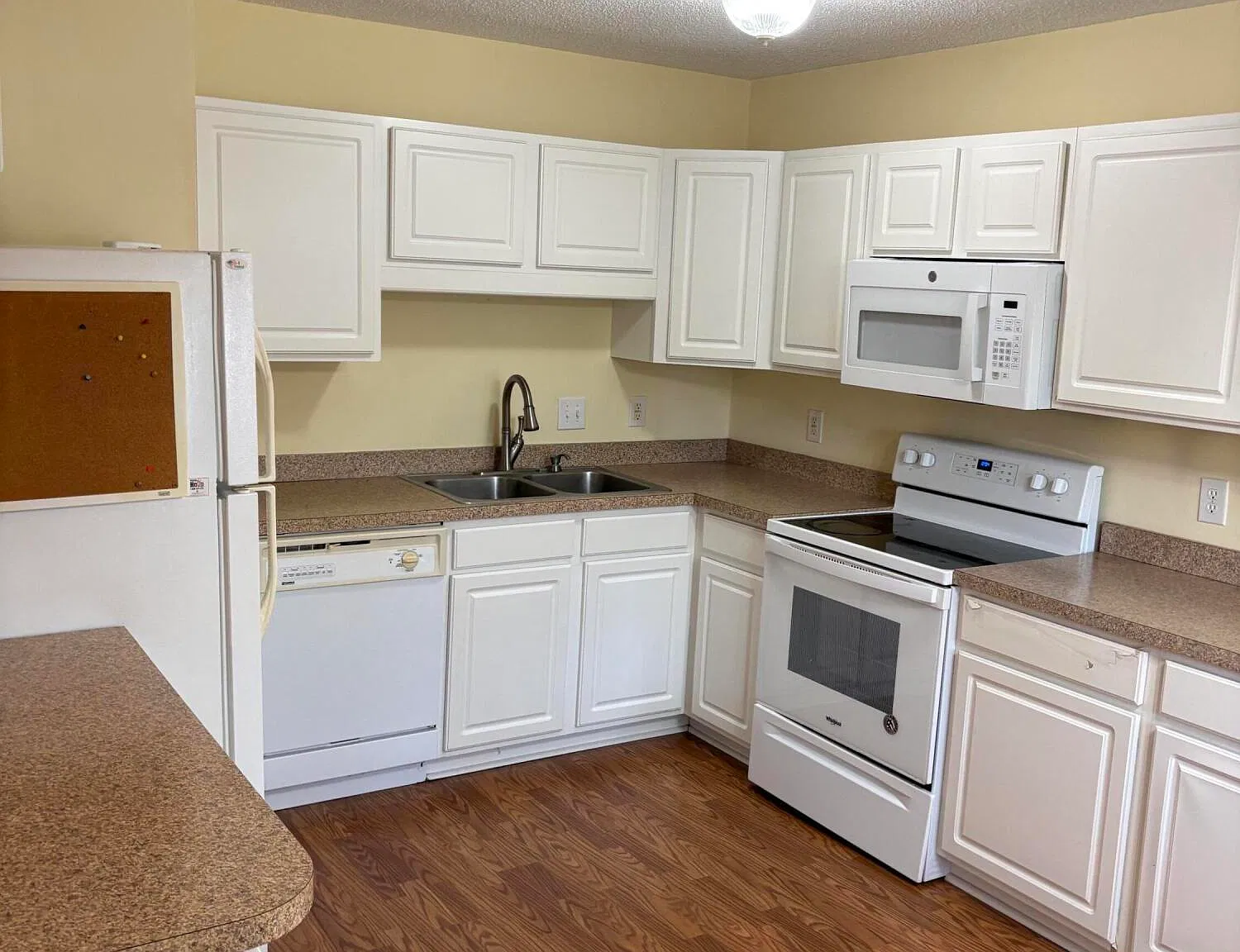 2 bed, 2.0 bath, 996 sqft, $1,500 — Photo 2