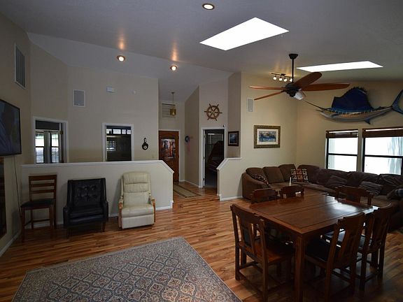 2nd image of 12866 Greenvalley Cir