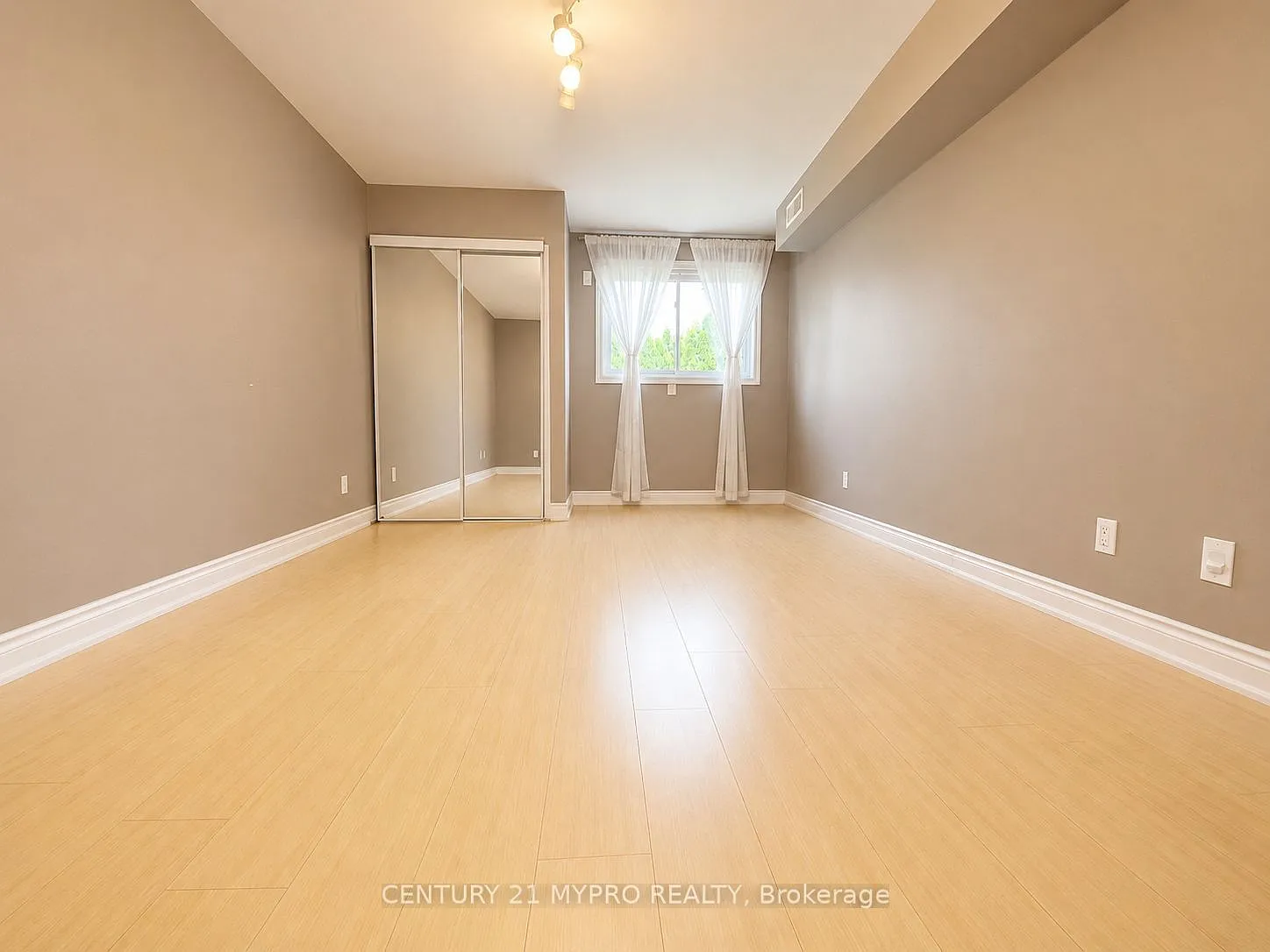 3 bed, $2,200 — Photo 3