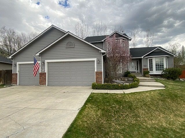 1st image of 824 Brierwood Ln