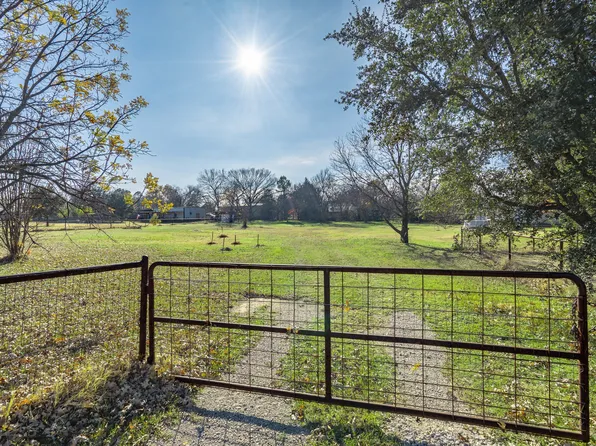 2644 Shadow Ridge Dr, Burleson, TX 76028