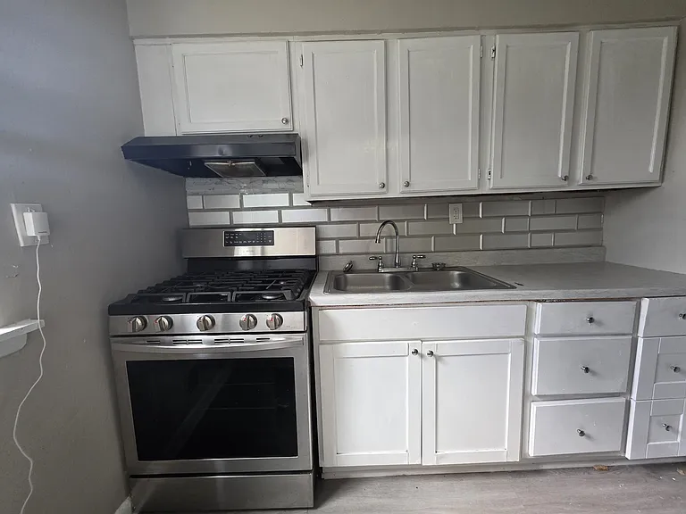 2825 Belvedere Ln #10 — Photo 3