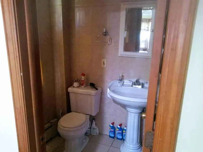 270 Bates St — Photo 8