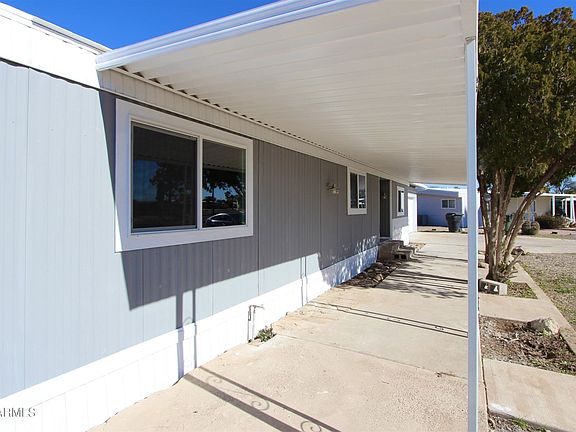 3rd image of 1128 W Corinthian Cir