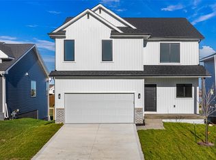 16619 Mill Pond Dr, Urbandale, IA 50323