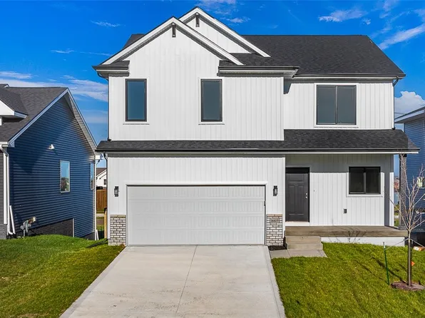 16619 Mill Pond Dr, Urbandale, IA 50323
