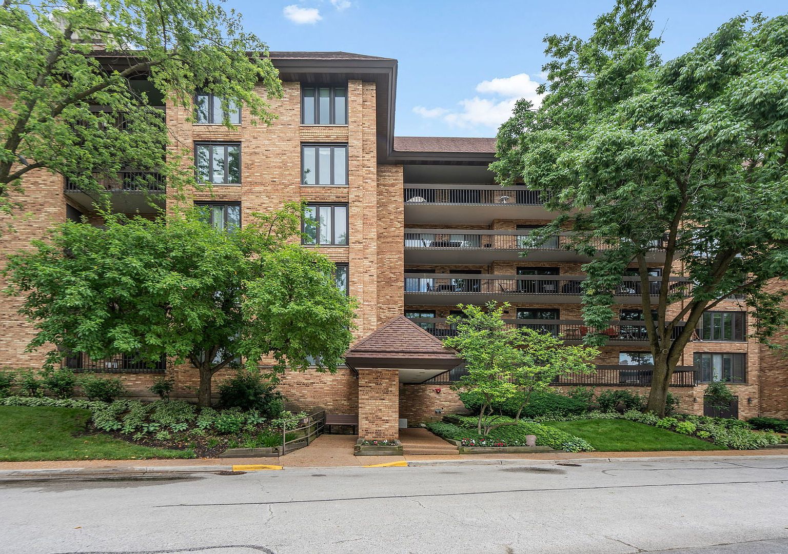 1671 Mission Hills Rd APT 106