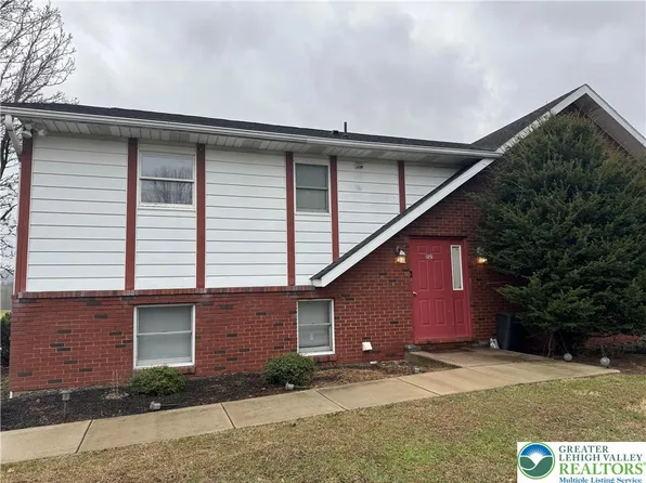 1121 Pohopoco Dr, Lehighton, PA 18235