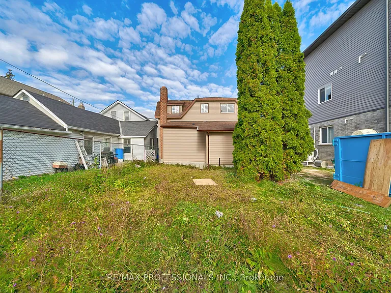 27 Oakdale Ave #B — Photo 15