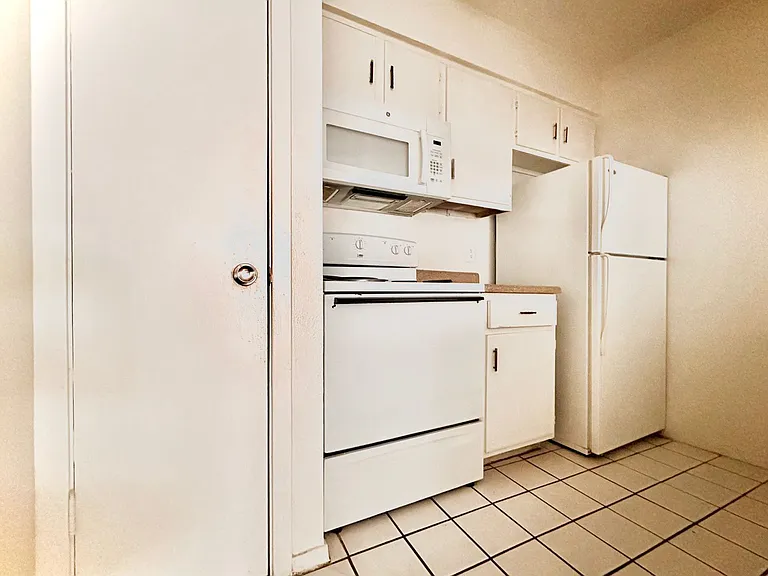 Marian Condos — Photo 62