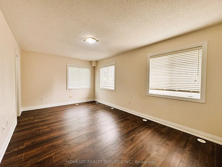 32 Glendora Ave — Photo 37