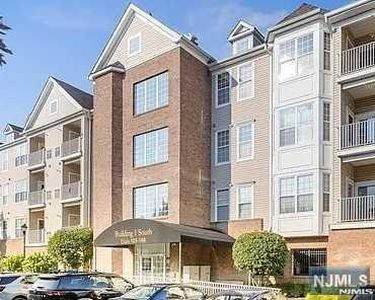 113 Cory Ln, Elmwood Park, NJ, 07407