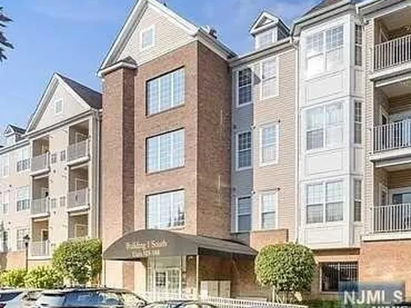 113 Cory Ln, Elmwood Park, NJ 07407