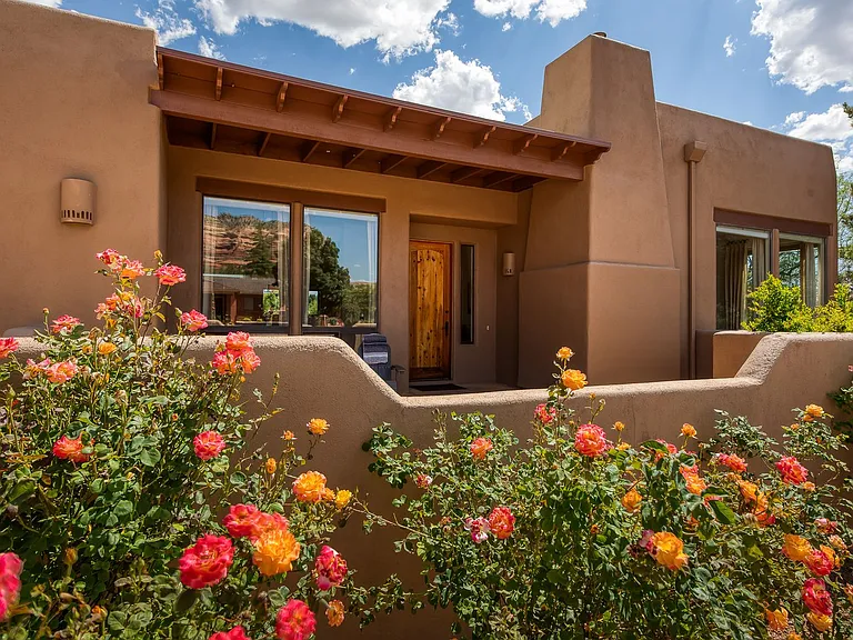 165 Quartz Dr — Photo 3