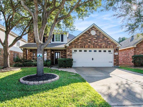 22110 Field Green Dr