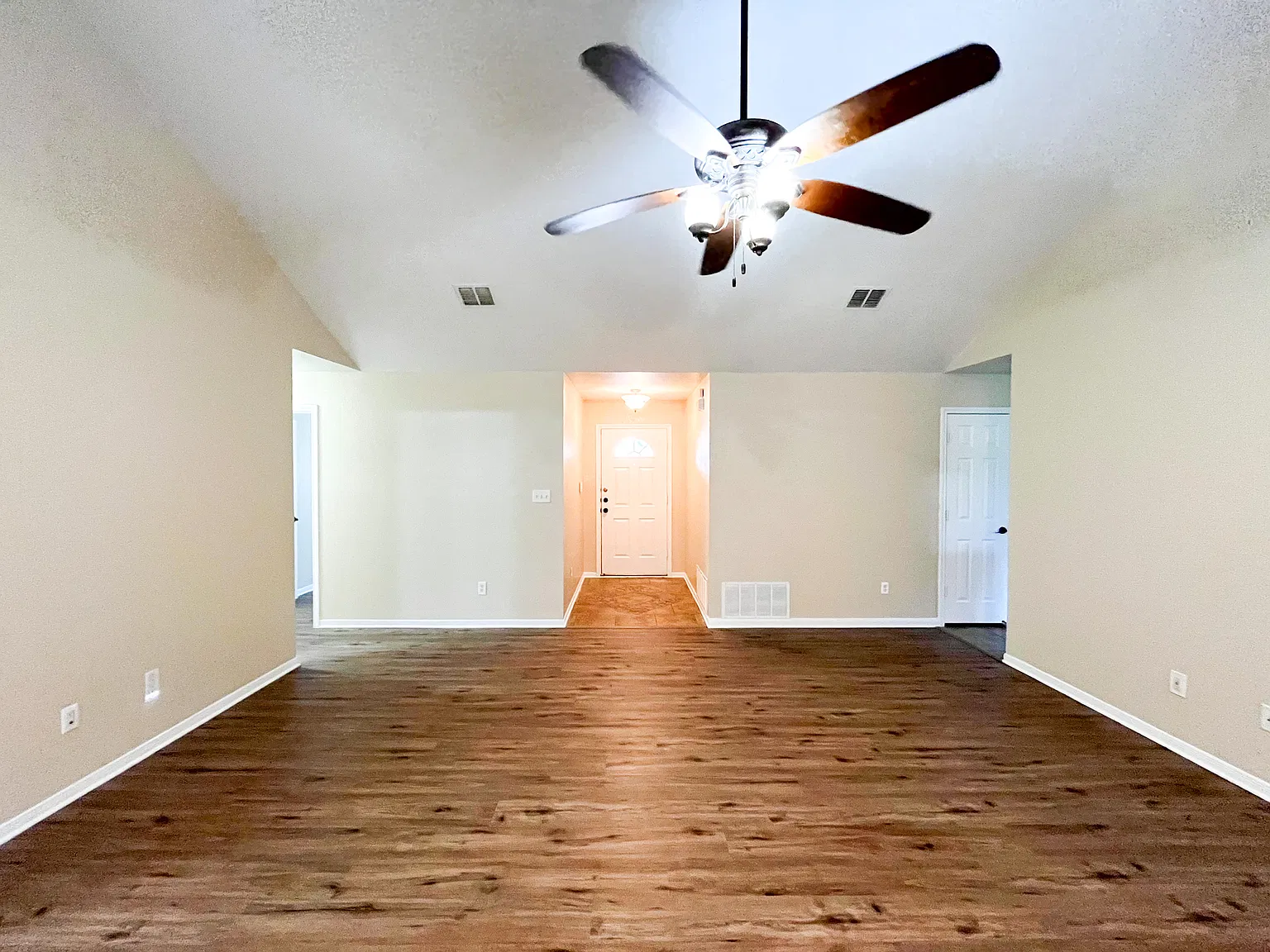 4 bed, 1628 sqft, $1,595 — Photo 4