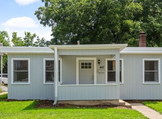 467 N Spring St, Elgin, IL 60120