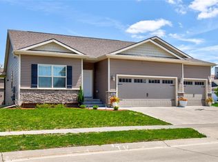 95 Abigail Ln, Waukee, IA 50263