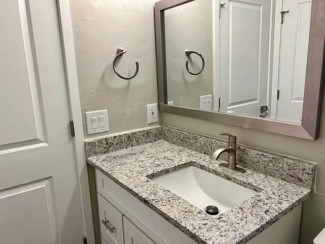1 bed, 850 sqft, $1,600 — Photo 4