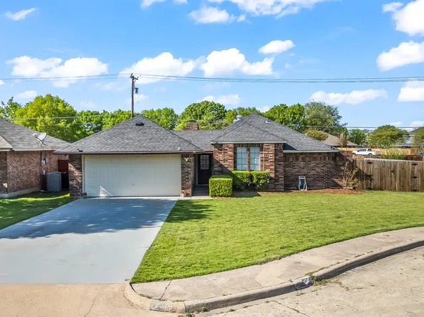 517 E Robin Ct, Desoto, TX 75115