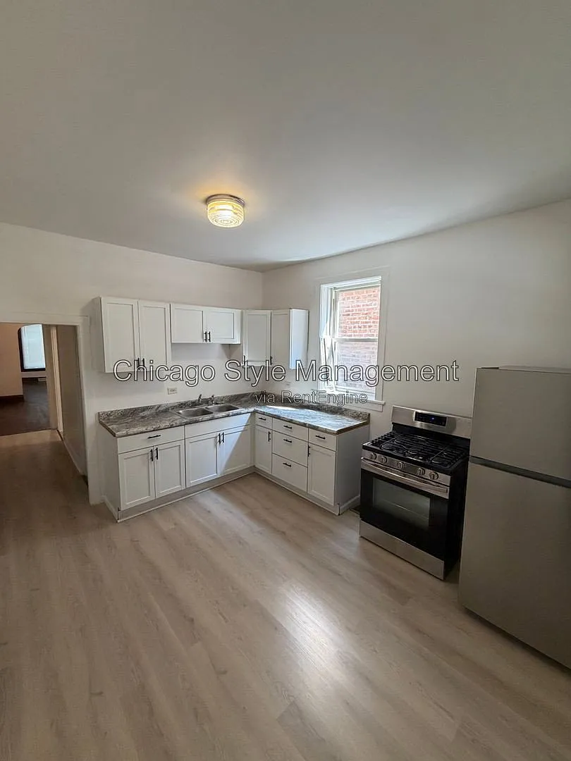 3 bed, 1.0 bath, $1,500 — Photo 1