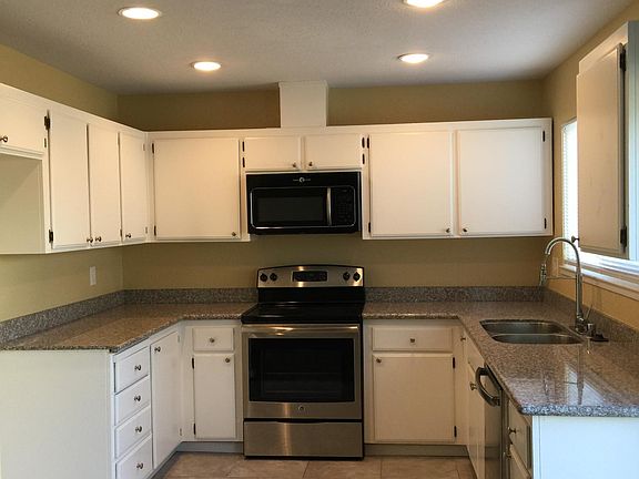 5th image of 145 Yosemite Dr