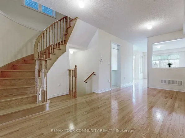 49 Napanee St, Richmond Hill, ON L4E 0X3