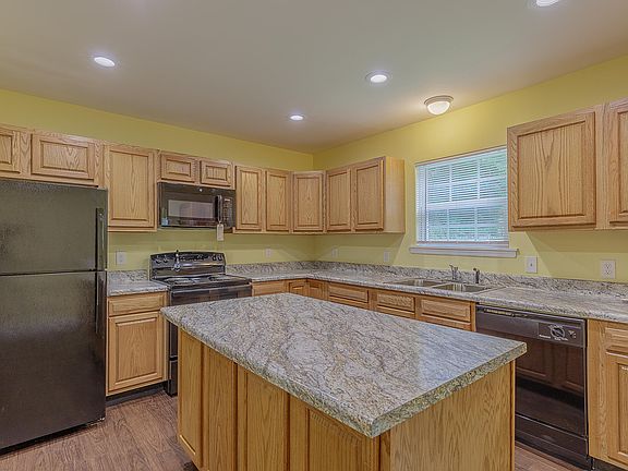 3rd image of 2718 Durand Ave