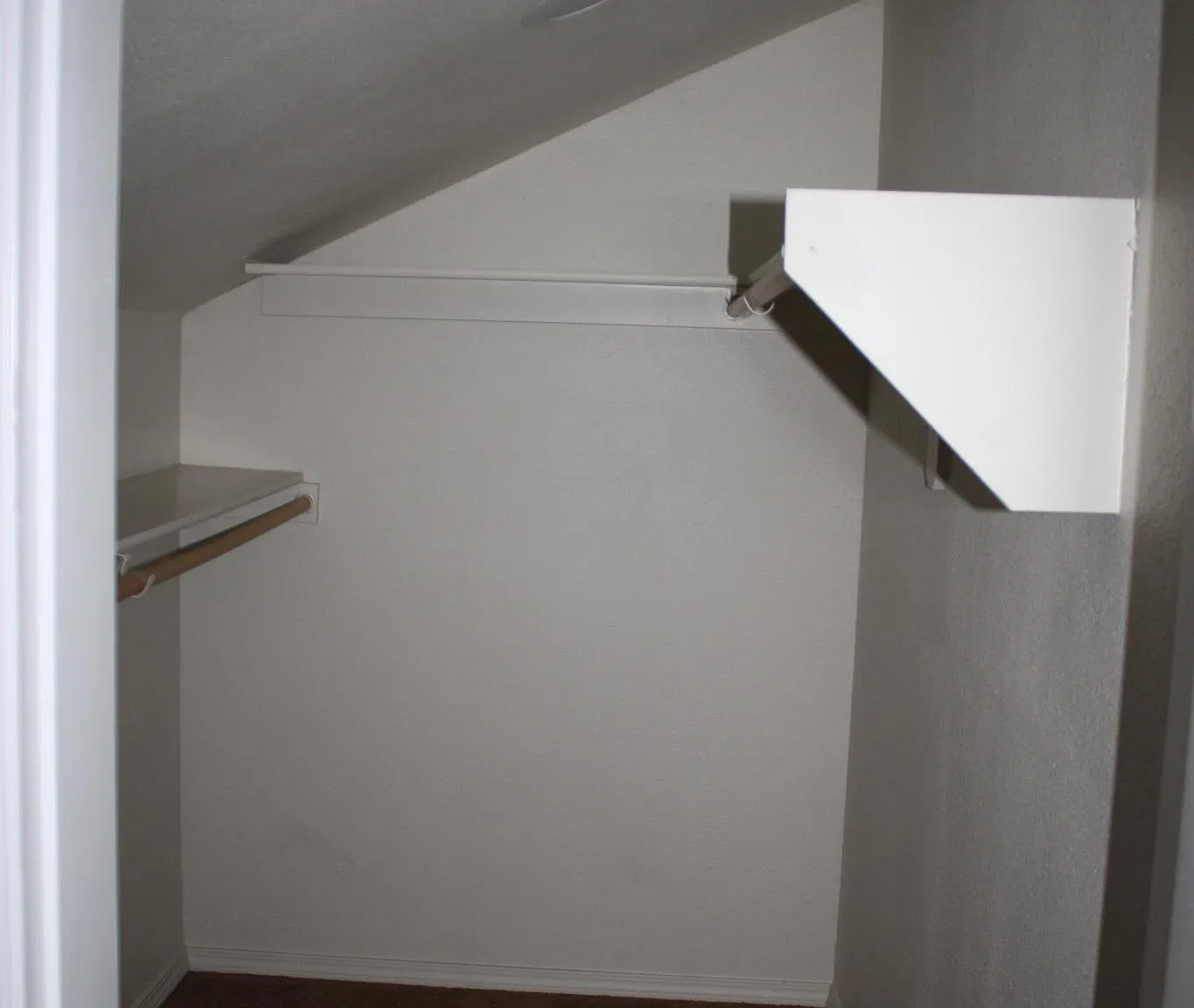 557 Ford St SE — Photo 2
