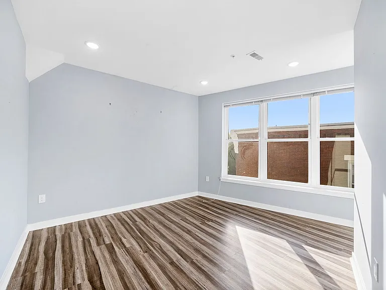 1352 N 27th St - DPD 4676 Pyramid — Photo 27