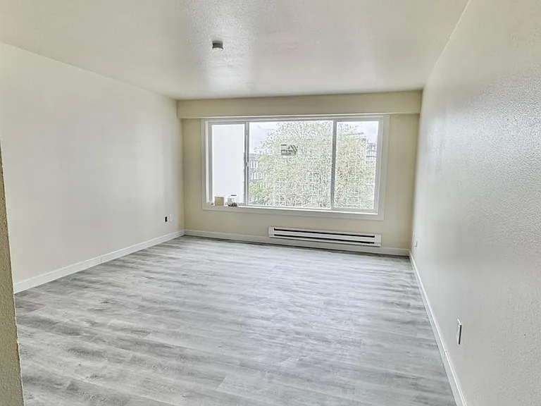 Maverick Apartments — Photo 10