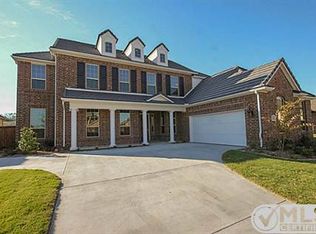 145 McKinley Dr, Burleson, TX 76028