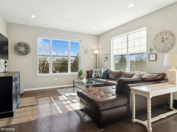 3rd image of 34 E Heritage Ct
