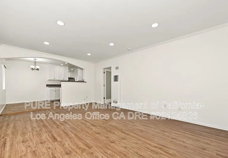 1527 Harvard St #5 — Photo 5